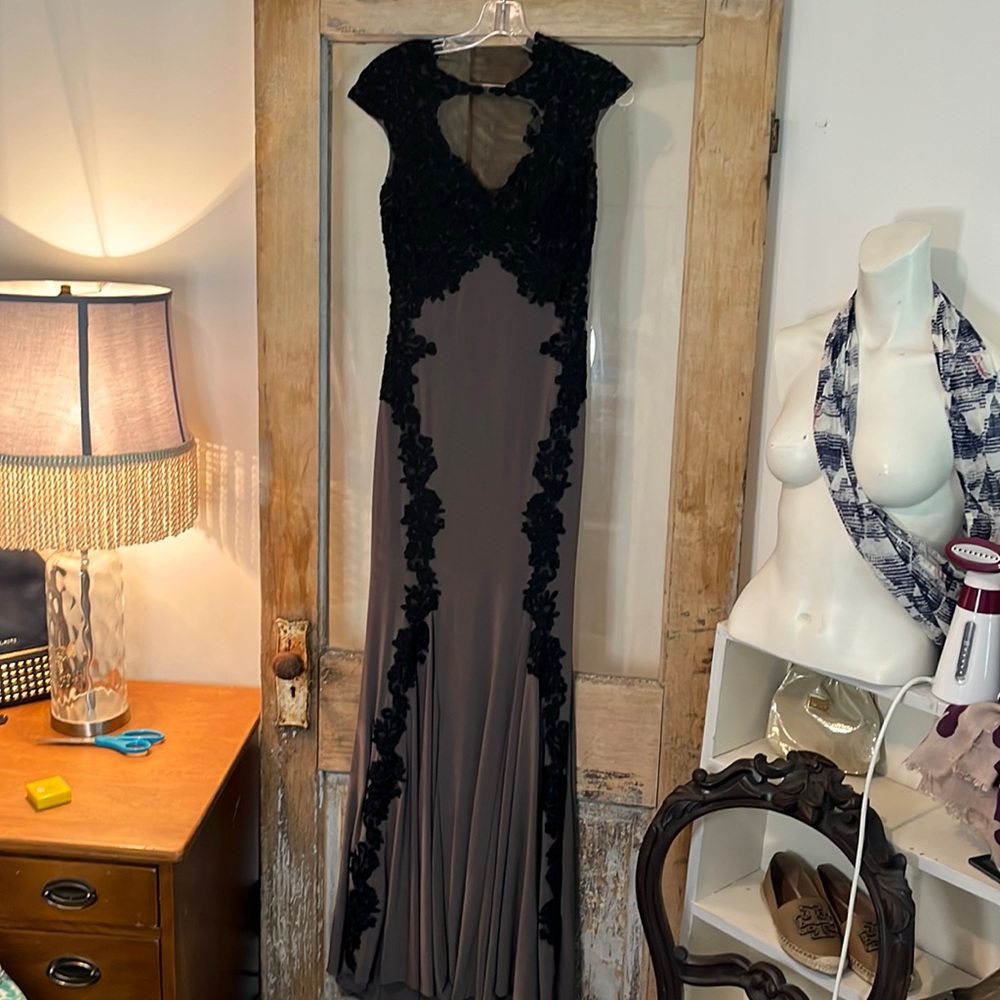 NWT BETSY & ADAM Formal Full Length Wedding Dress MSRP $299 ➡️17” ⬇️approx 75”
